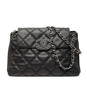 Pre-Loved Chanel Large CC Calfskin Double Stitch Hamptons Accordion Flap